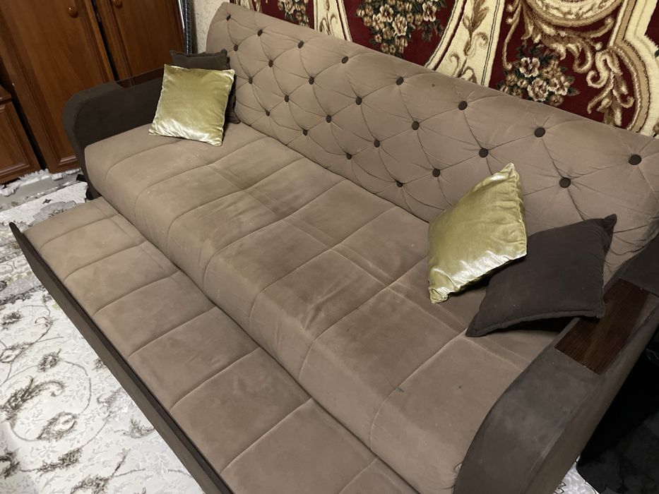 Продаётся Диван (гостинный)