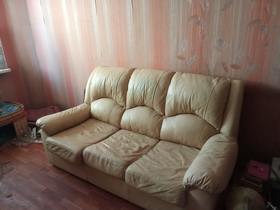 Диван, кожазаменитель