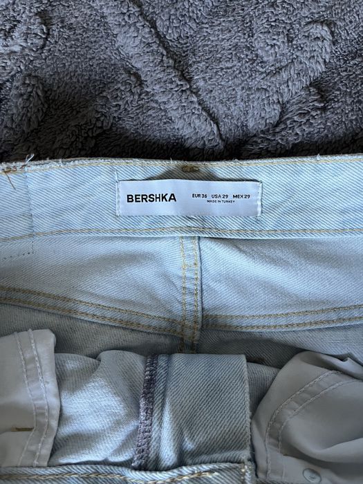 Продавам къси дънки Bershka и Dsquared.