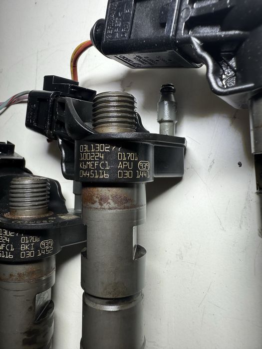 Инжектор за гориво дюзи Bosch VW AUDI SEAT SKODA 2.0 TDI 03L130277