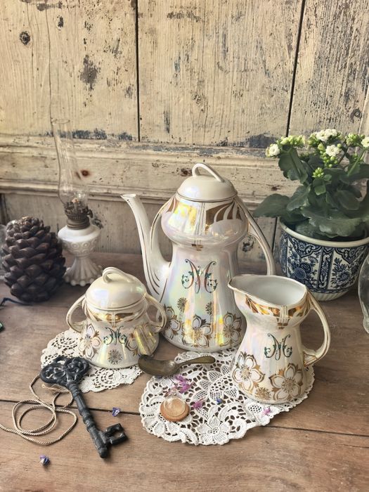 Чайник,захарница и каничка