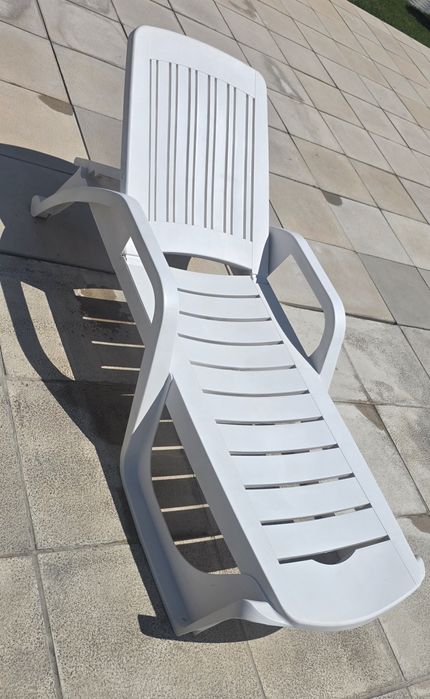 VÂND 200 SEZLONGURI –  Piscina, Gradina