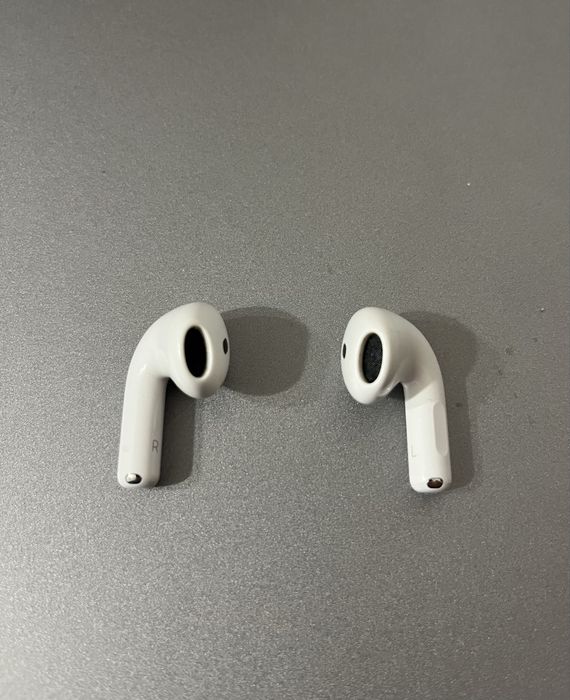 Caști Airpods 4 fără charging case