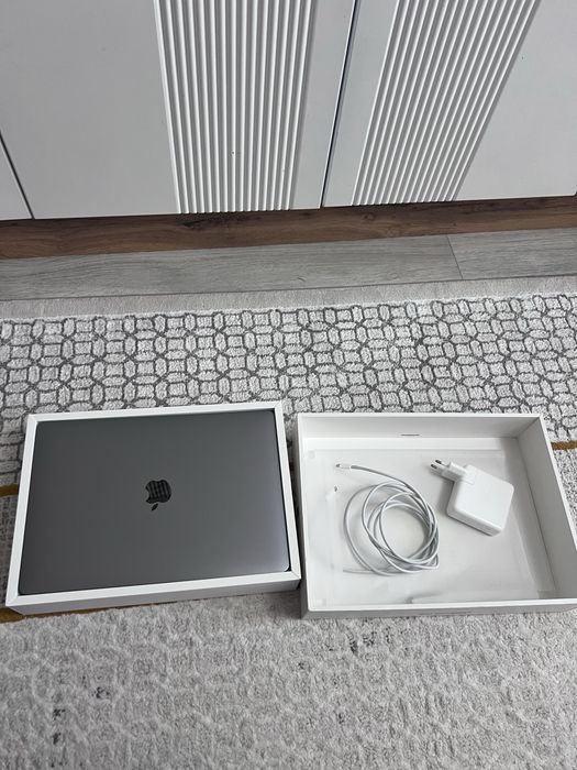 MacBook pro m2 256