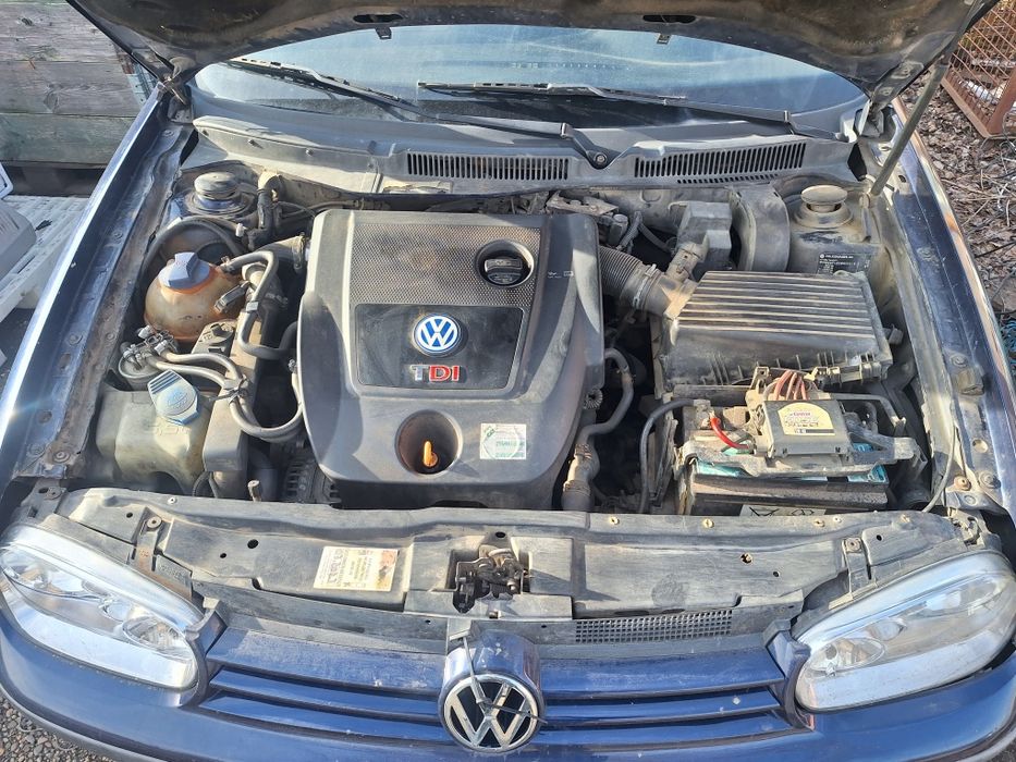 VW Golf 4, break, diesel 1,9 tdi și Skoda Fabia, break, roșie, 1,9 sdi