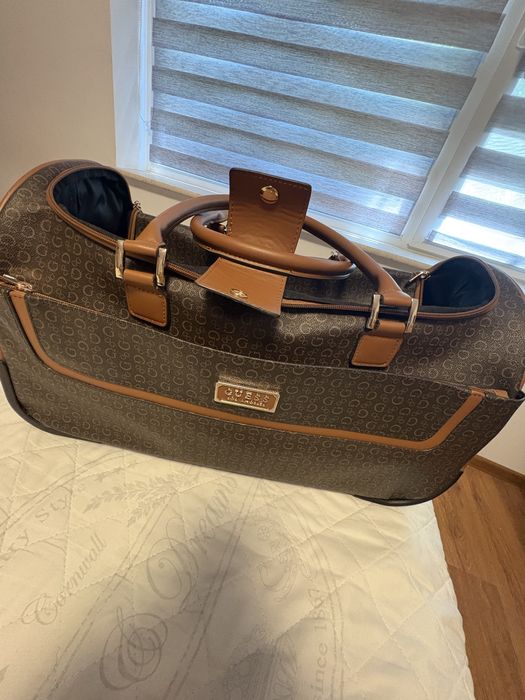 сак с колела на GUESS
