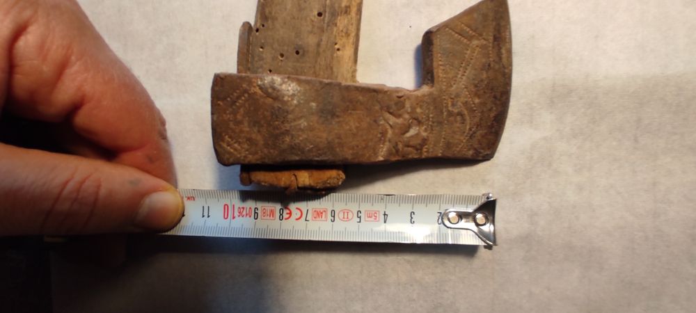 Baltag , topor, sabie veche