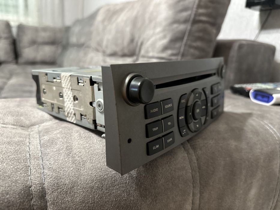 Оригинално радио за Пежо 407