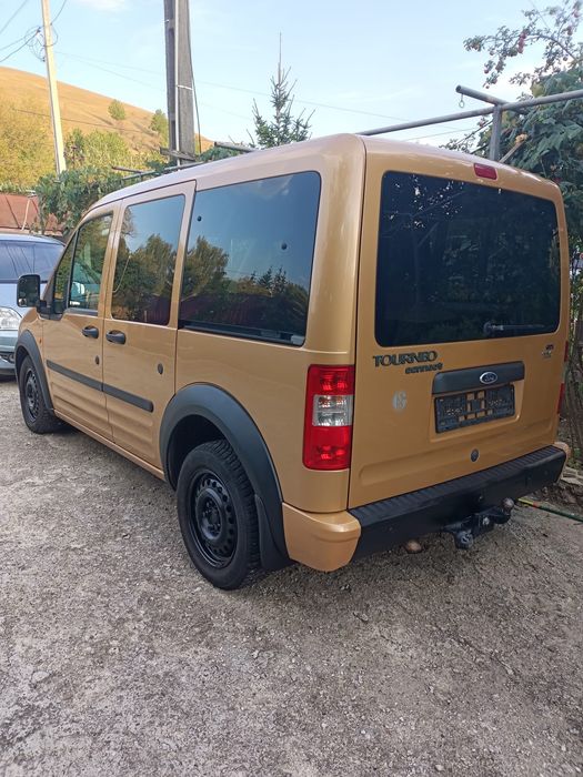 Vând Ford Tourneo Connect