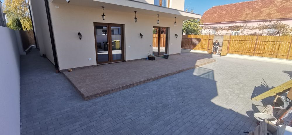 Construcții Case la roșu, Case A-frame, Acoperisuri,Zidarii, Garduri beton, Placi beton.