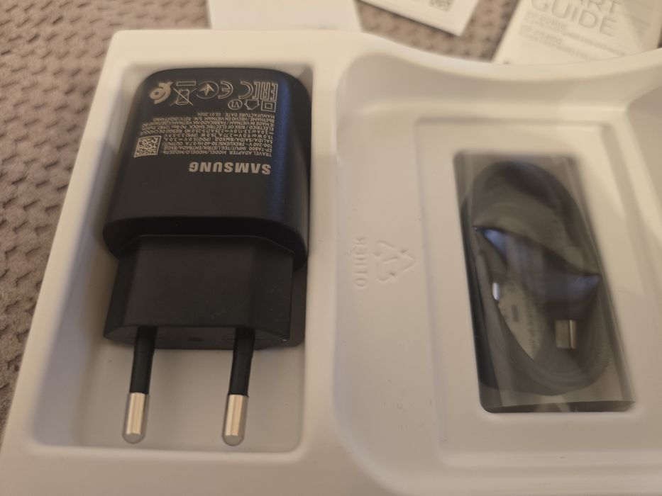 Безжично зарядно Samsung Super Fast Wireless Charger 15W
