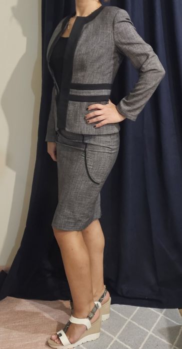 Costum Nissa cu căptușeală, în stare bună, potrivit pentru marimi xs/s.