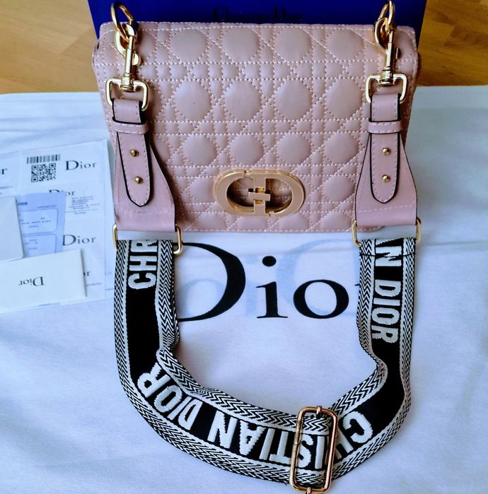 Geanta roz pudra,model crossbody,logo metalic auriu, saculet  inclus