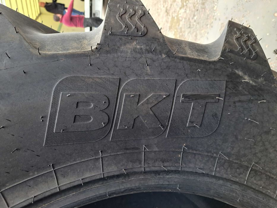 Anvelope noi pentru TRACTOR 600/65R38 BKT AGRIMAX cauciucuri radiale