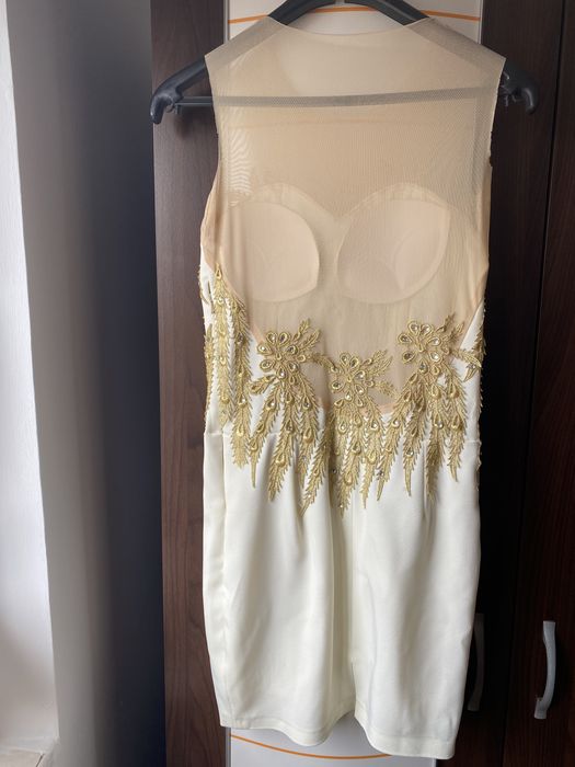 Vand rochie de ocazie