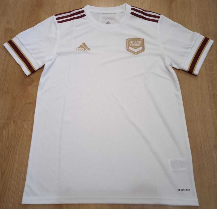 Футболни тениски на различни отбори 2