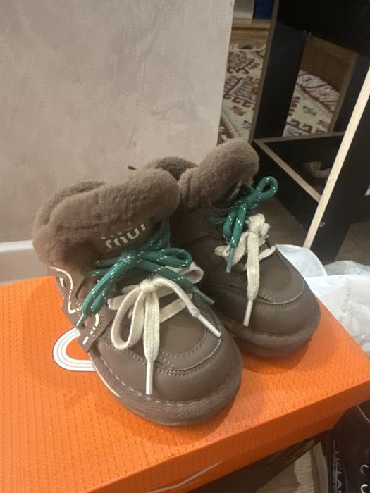 Продам обувь на девочку зима