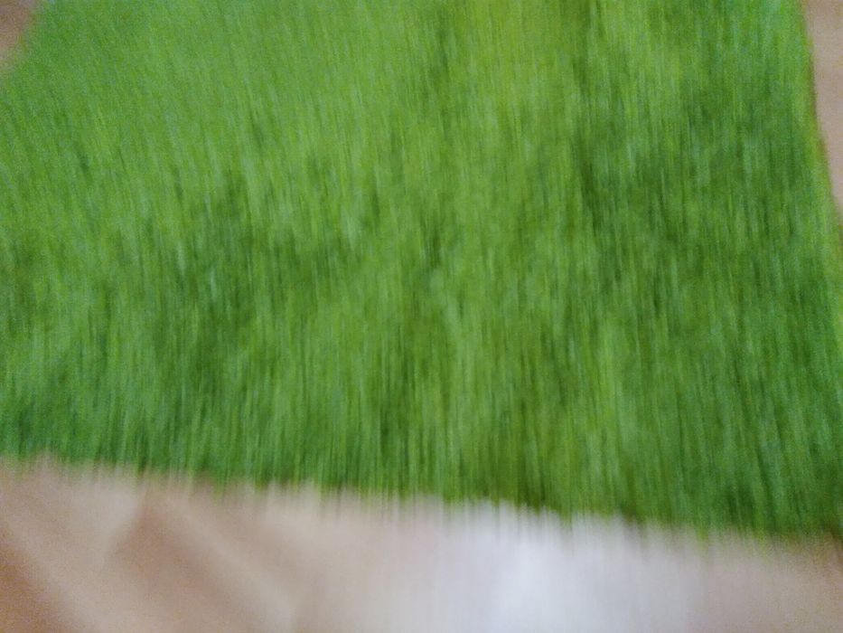 Пышный коврик сочно зелёный