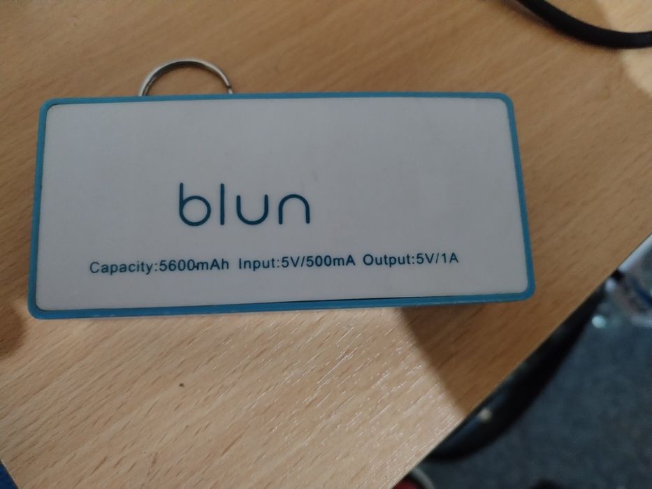 Vând o Baterie externa