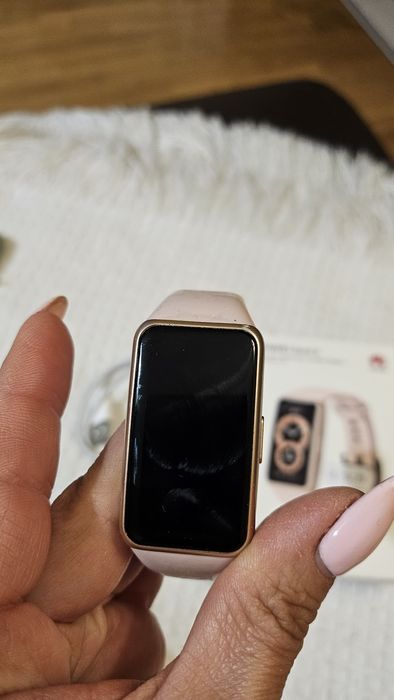 HUAWEI band 6  розово злато