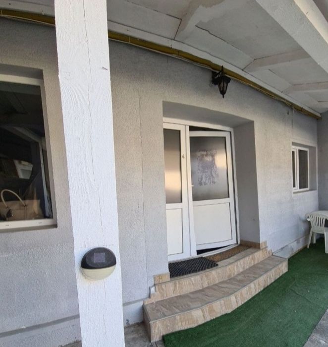 Apartament  cu 2 camere la curte