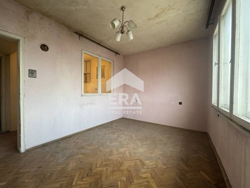 Продава се Тристаен апартамент в Силистра, Център - 96 кв.м за 399 €/кв.м - Снимка #2
