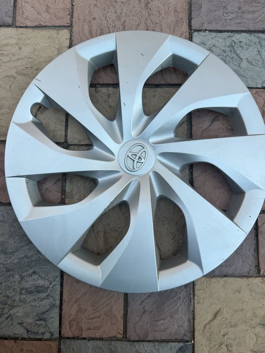 Оригинальные колпаки Toyota R16 — 3 шт.