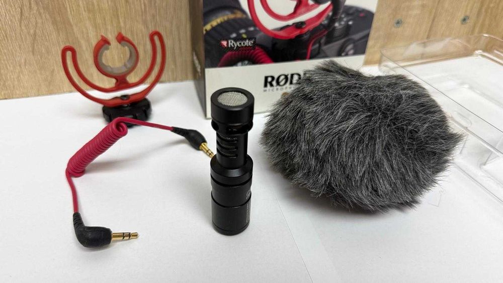 Canon EOS 250D + (18–55mm & EF-S 24mm) + microfon RODE VideoMicro