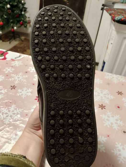 Продам зимние ботинки