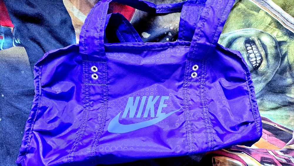 Gentuță  sport Nike.
