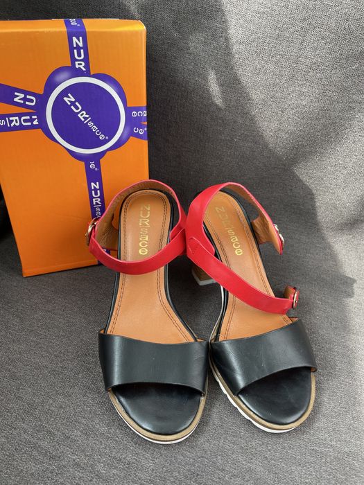 Продам босоножки