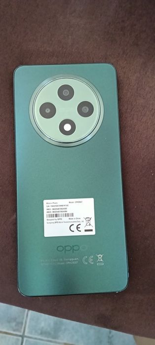 Oppo Reno 12 fs 5 G folosit dar in stare excelenta  ,vine însoțit de o folie noua , cutie cu cablul usb și husa