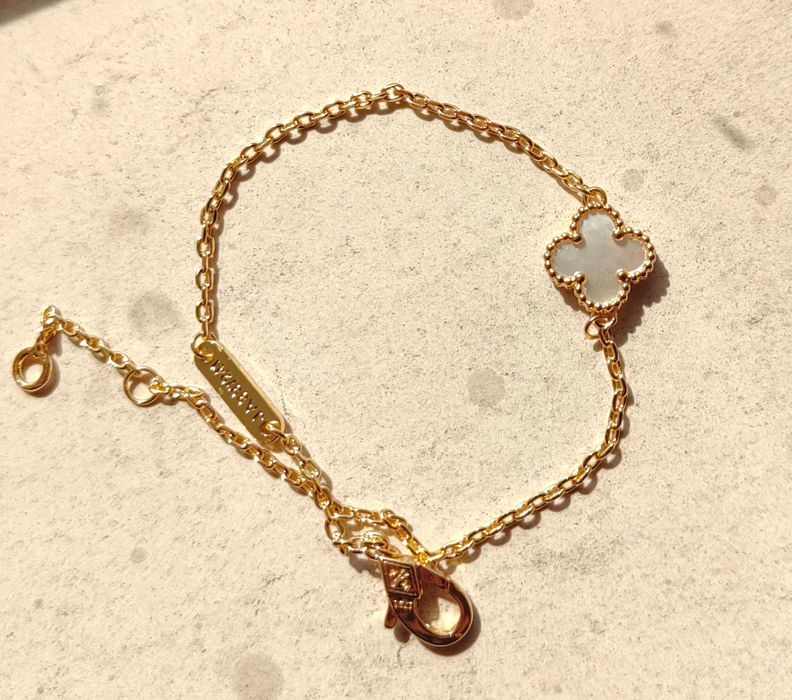 Гривна с малка детелина Van Cleef & Arpels VCA Sweet Alhambra bracelet