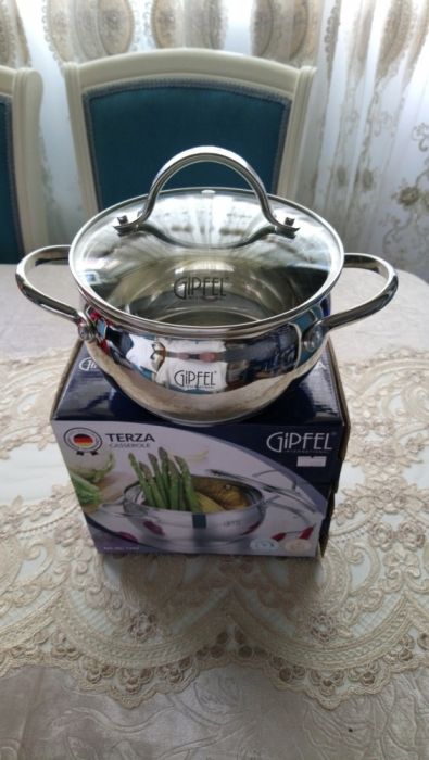 Кастрюли из Нержавеющей стали Немецкой фирмы "Gipfel". Объём: 1,8л.