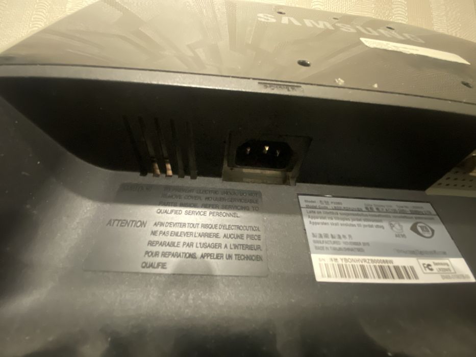 Монитор SAMSUNG в хорошем состоянии