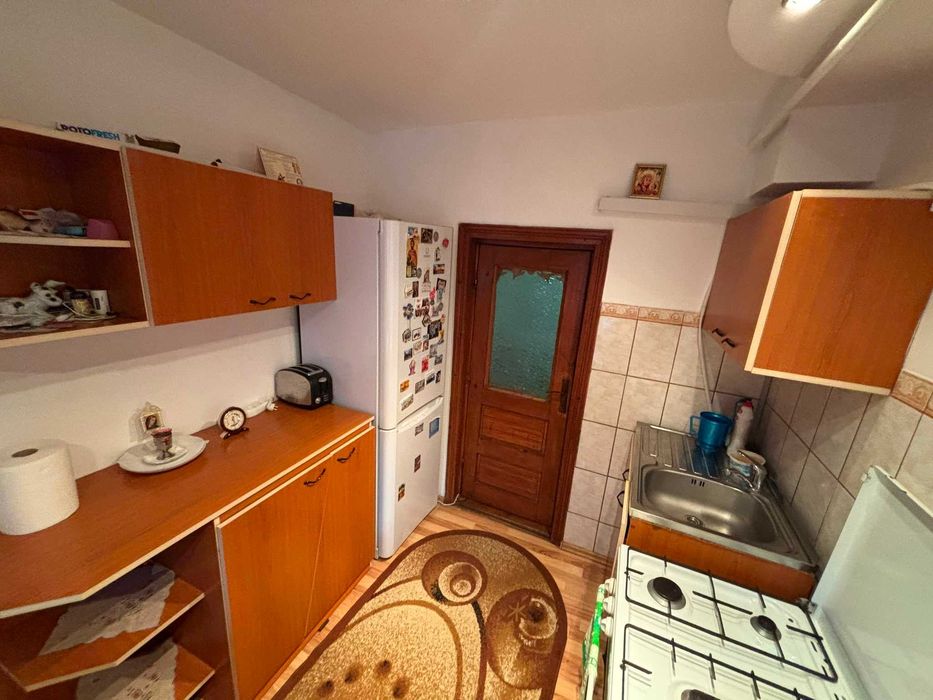 Vând apartament decomandat cu 2 camere