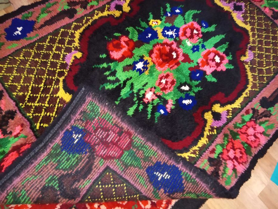 Нов, неупотребяван, ръчнотъкан , вълнен китеник