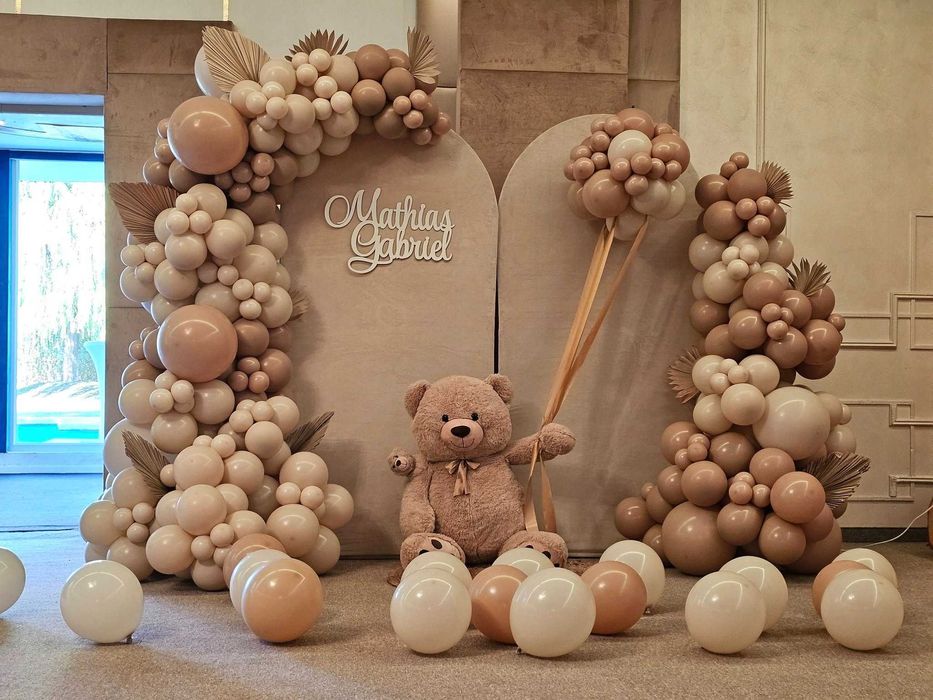 Aranjamente botez Photocorner Arcada baloane Decor flori cristelnita