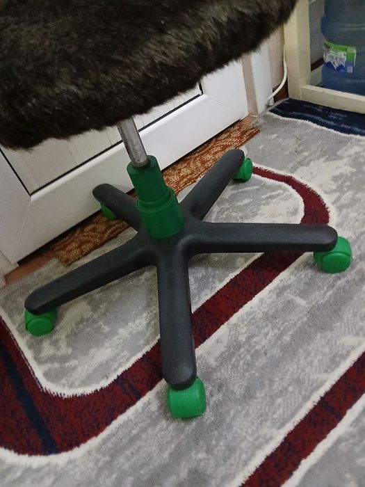 Срочно  продаётся Компьютерное кресло  НЕ ДОРОГО