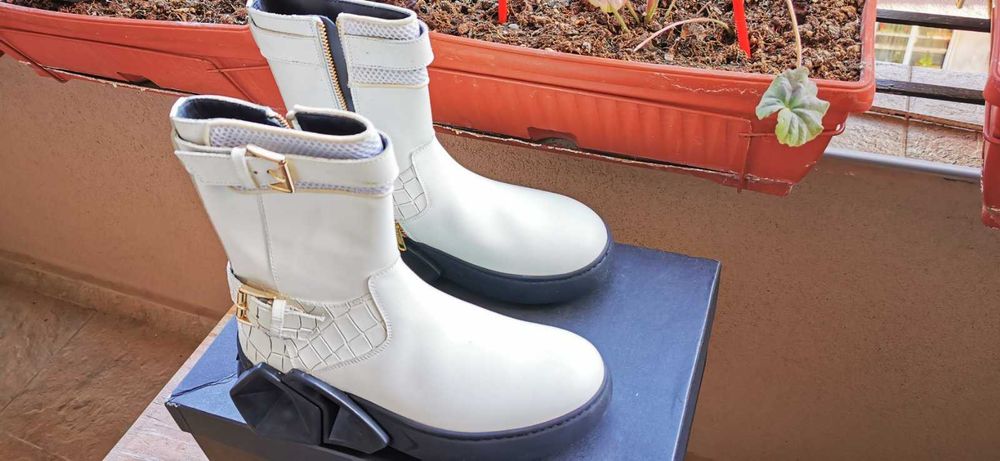 Оригинални маркови дамски кожени боти HIDE & JACK - 37 номер