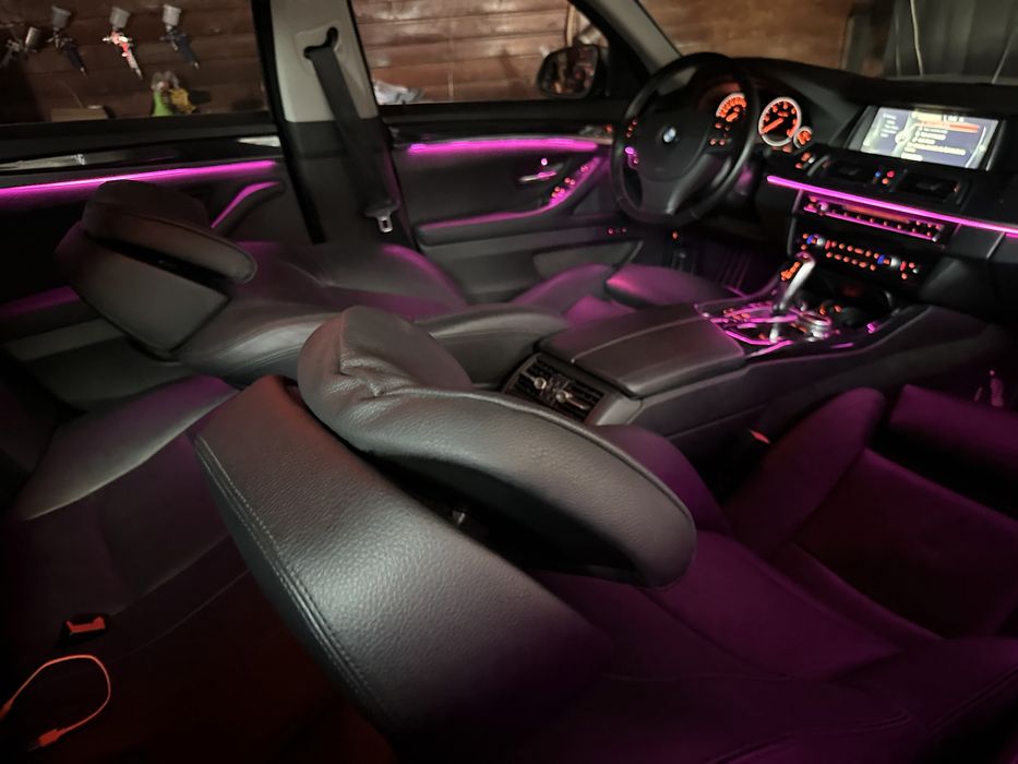 Montez lumini ambientale LED premium pe ori ce autoturism