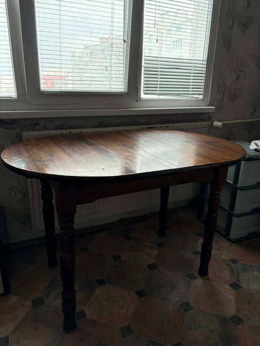 Трапезарна маса масивно дърво