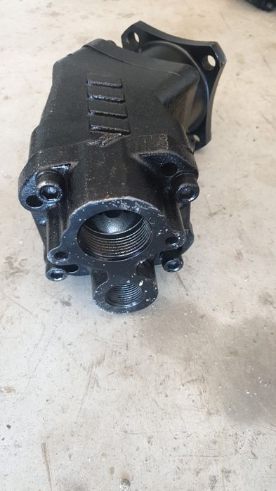 Pompa basculare tip banana