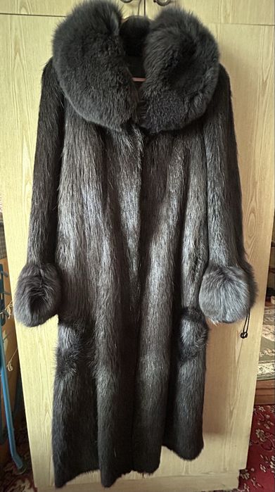 Продам шубу натурная нутрия
