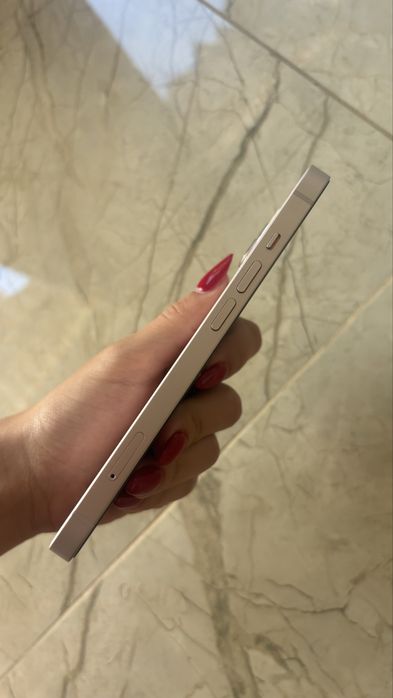 Продавам Iphone 13