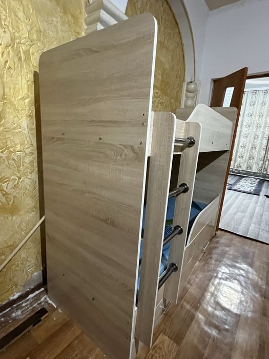 Кравать двухяростный