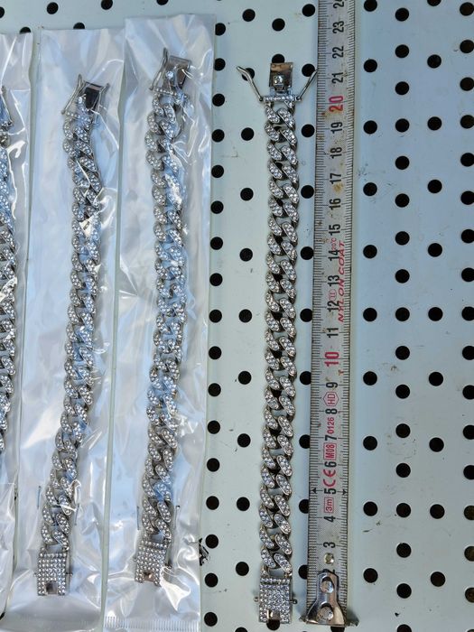 Мъжки гривни с камъни