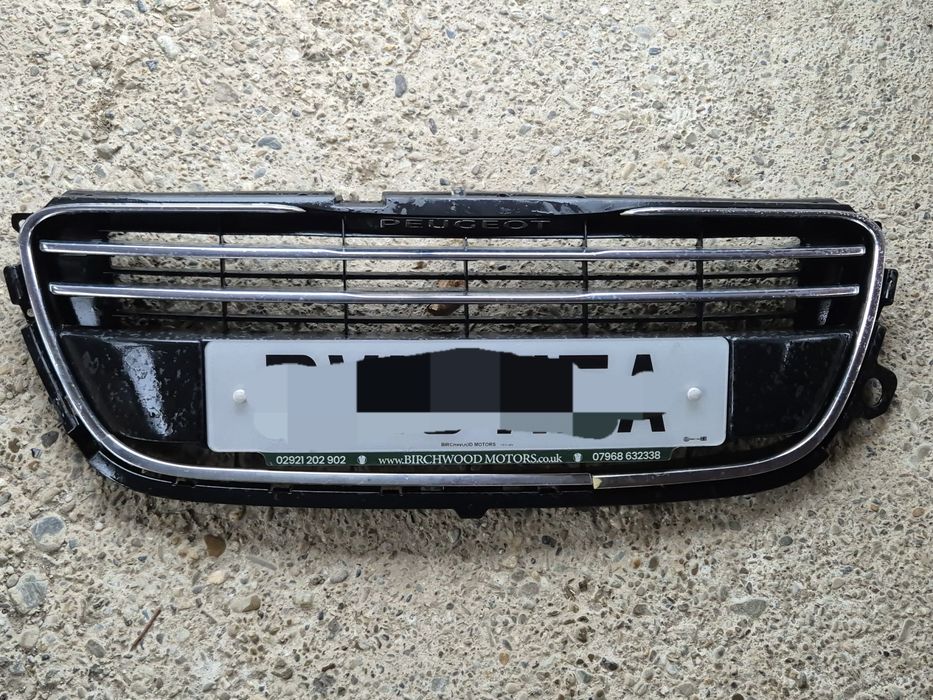Grila centrala bara fata cu defect!! PEUGEOT 508 fabr 2010 --- 2015