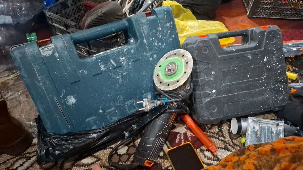 Рабочий Болгарка Перфаратор Шурпавот ва Тилвезор Сотилади