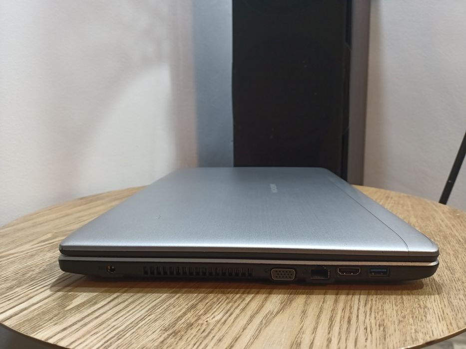 Laptop 17,3 Medion i3 Windows 11 ssd
